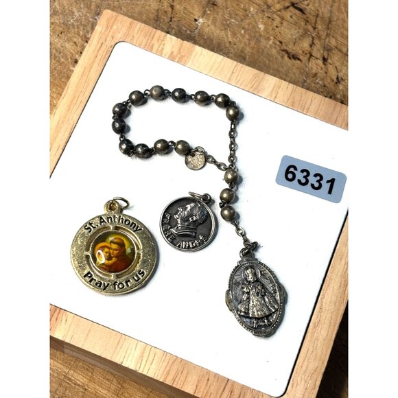 Vintage Religious St. Anthony Medal Pope John Paul II Charm & Beaded Rosary Chai - Picture 2 of 12